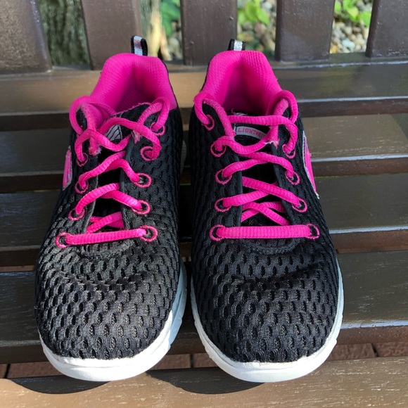 lite weight sneakers